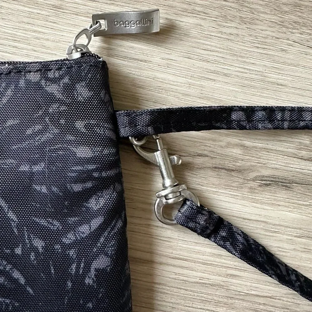 Baggallini Go Phone Wristlet Wallet Clutch RFID Onyx Floral